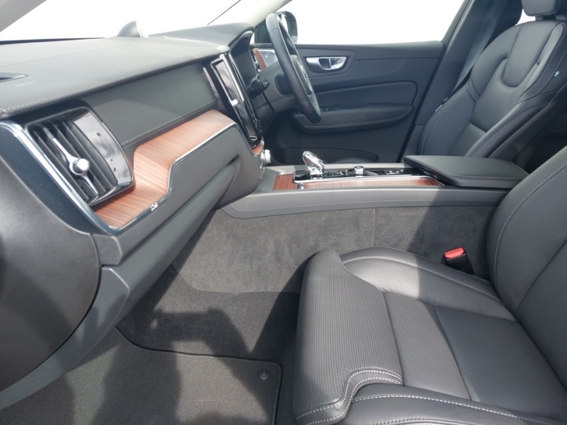 Used Volvo XC60 2024 for sale - 76365858: Photo 5
