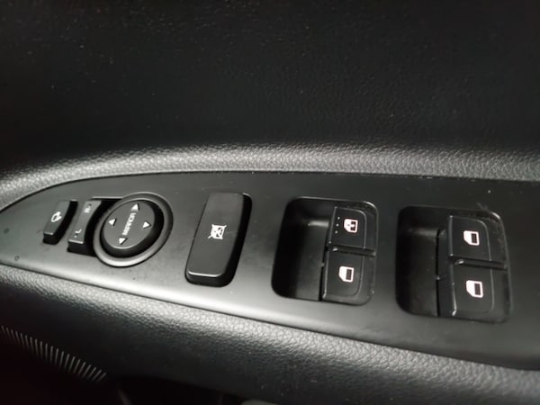 Used Kia Stonic 2023 for sale - 76187478: Photo 12