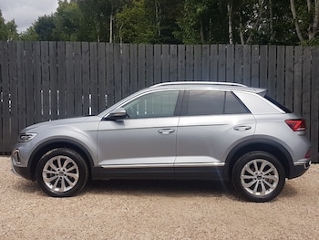 Used Volkswagen T-Roc 2024 for sale - 77556422: Photo