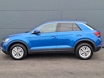 Used Volkswagen T-Roc 2023 for sale - 75902618: Photo
