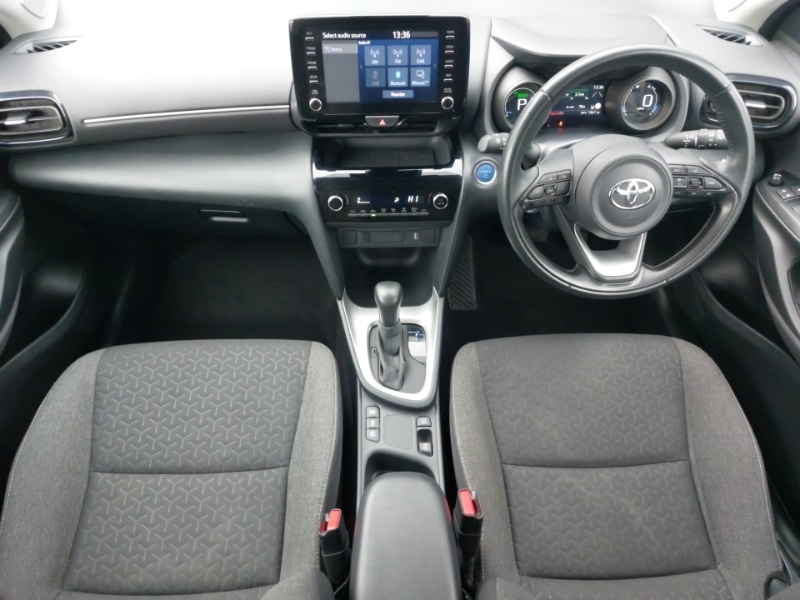 Used Toyota Yaris Cross 2023 for sale - 77645298: Photo 2