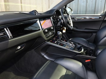 Used Porsche Macan 2023 for sale - 78343433: Photo