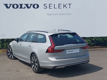 Used Volvo V90 2025 for sale - 76325143: Photo