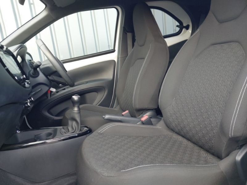 Used Toyota Aygo X 2023 for sale - 76842554: Photo 5