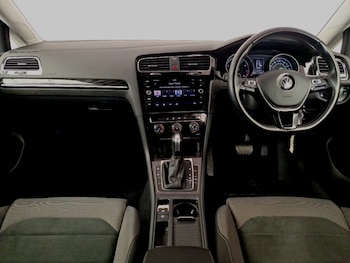 Used Volkswagen Golf 2019 for sale - 75873133: Photo