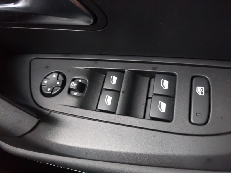 Used Peugeot 2008 2022 for sale - 76456261: Photo 12