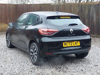 Used Renault Clio 2023 for sale - 76967336: Photo