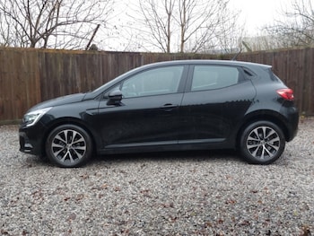 Used Renault Clio 2023 for sale - 76967336: Photo