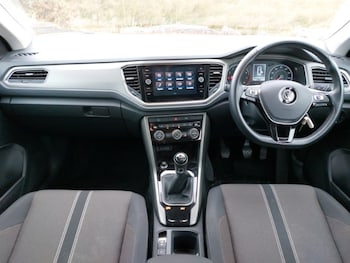 Used Volkswagen T-Roc 2020 for sale - 77433957: Photo