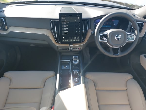Used Volvo XC60 2025 for sale - 76325159: Photo 2
