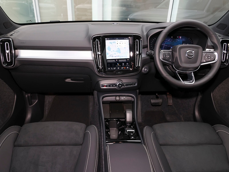 Used Volvo XC40 2025 for sale - 76575763: Photo 2