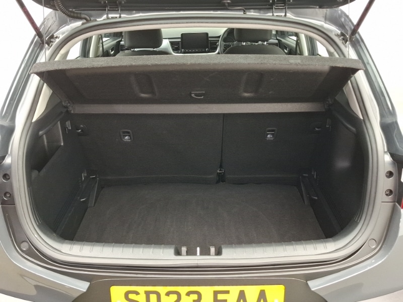 Used Kia Stonic 2023 for sale - 76383632: Photo 8