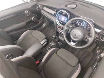 Used MINI Convertible 2023 for sale - 76970974: Photo
