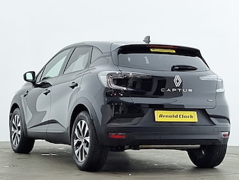 Used Renault Captur 2025 for sale - 75640350: Photo