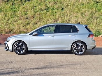 Used Volkswagen Golf 2024 for sale - 76320950: Photo