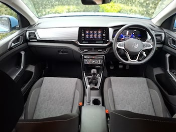 Used Volkswagen T-Cross 2024 for sale - 77955200: Photo