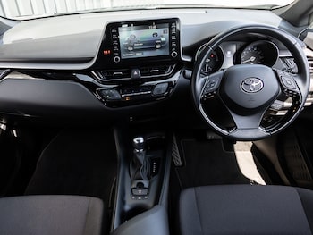 Used Toyota C-HR 2023 for sale - 78560546: Photo