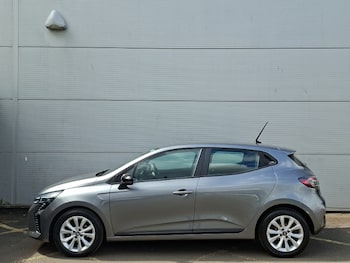 Used Renault Clio 2024 for sale - 79347720: Photo