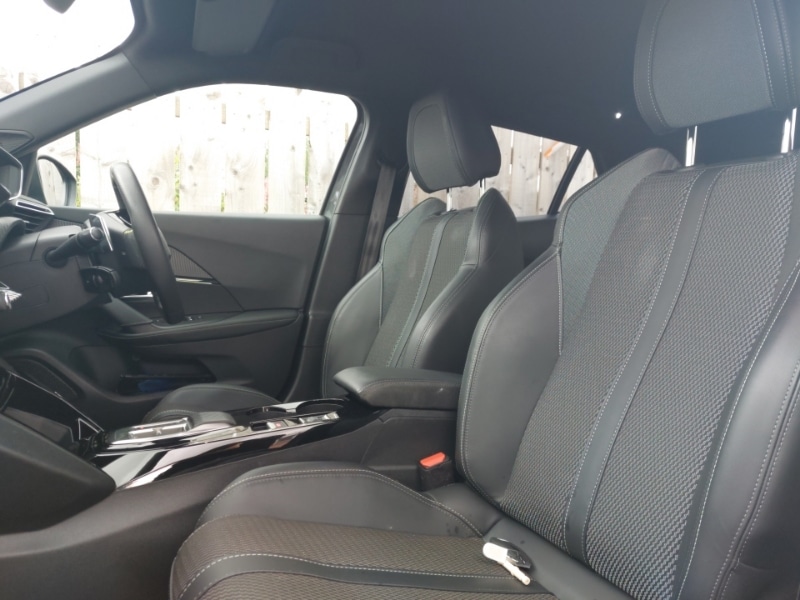 Used Peugeot 2008 2023 for sale - 76713819: Photo 5