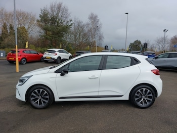 Used Renault Clio 2023 for sale - 78057420: Photo