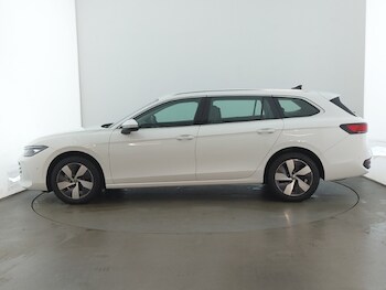 Used Volkswagen Passat 2025 for sale - 76947824: Photo