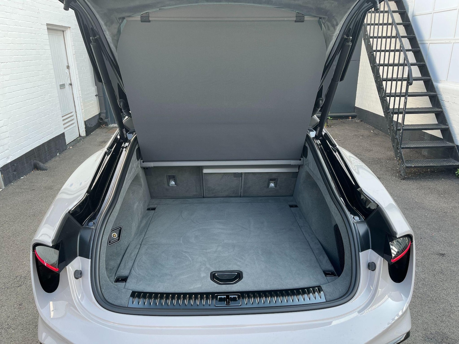 Used Lotus Emeya 2024 for sale - 78035973: Photo 8