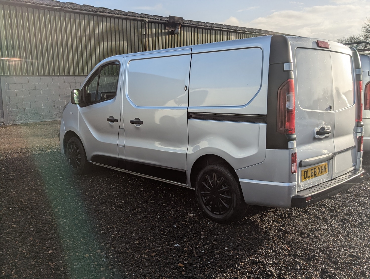 Used Vauxhall Vivaro 2018 for sale - 76891937: Photo 2