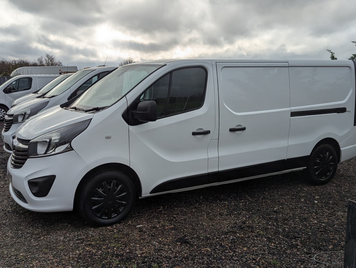 Used Vauxhall Vivaro 2018 for sale - 76490490: Photo 2