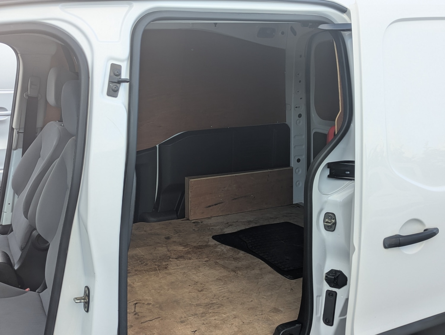 Used Peugeot Partner 2025 for sale - 76892235: Photo 20