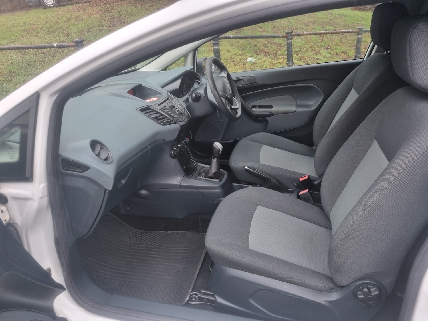 Used Ford Fiesta 2011 for sale - 77541184: Photo 6