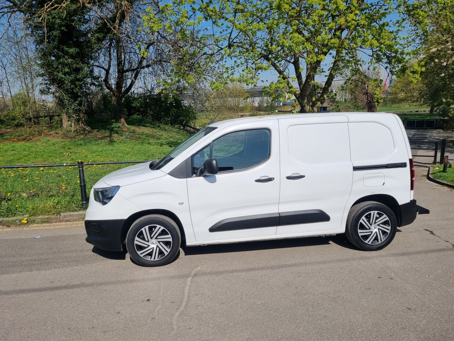 Used Vauxhall Combo 2019 for sale - 78168227: Photo 2
