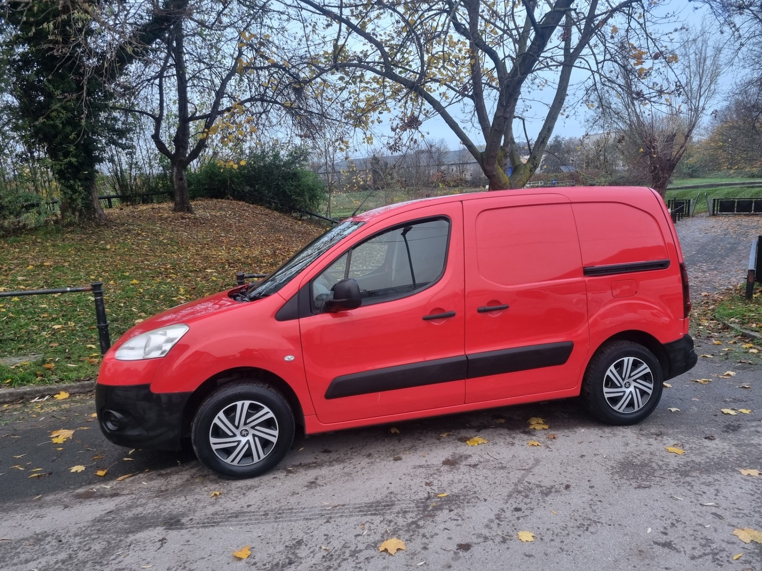 Used Peugeot Partner 2012 for sale - 76570733: Photo 2