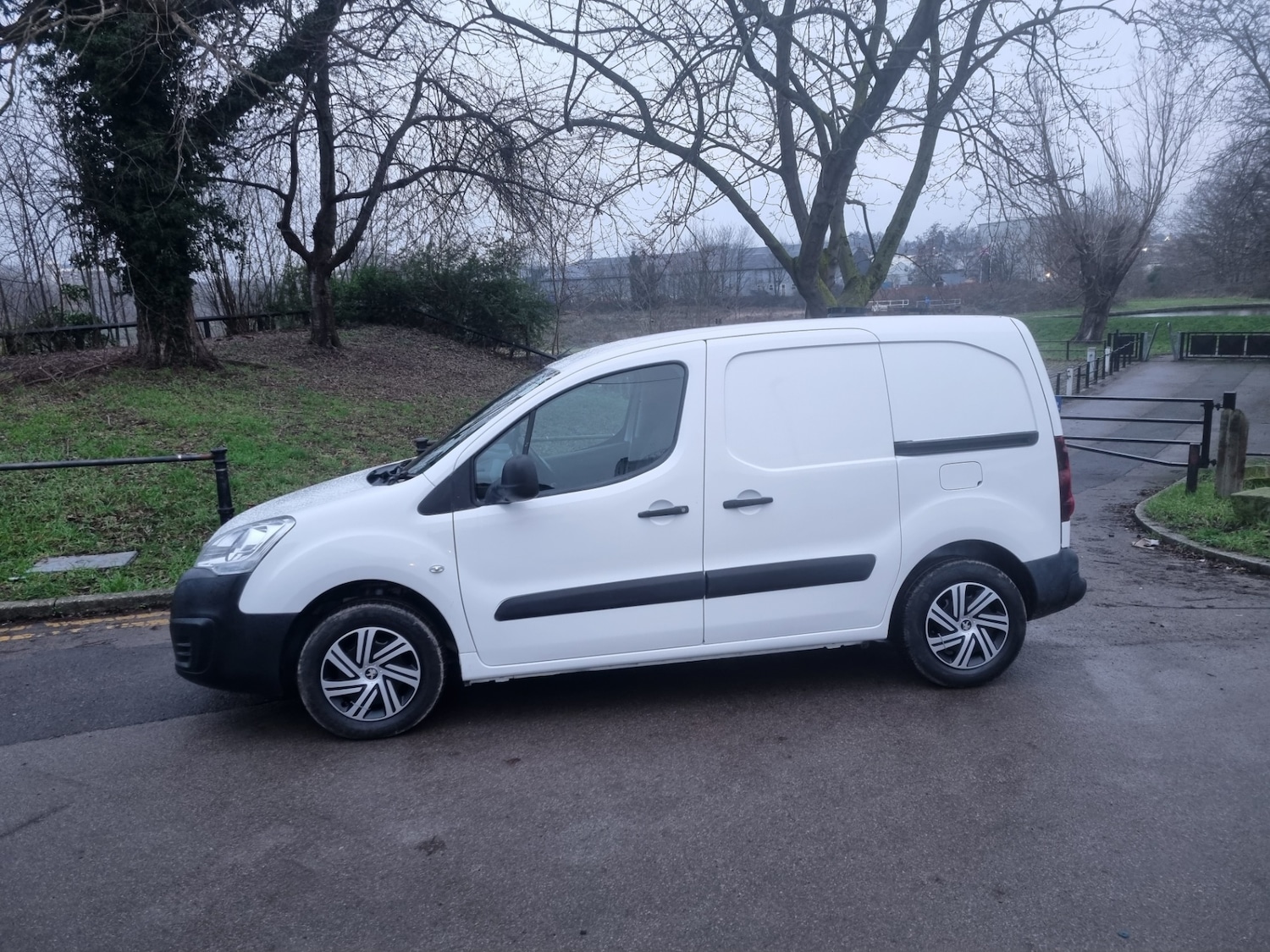Used Peugeot Partner 2016 for sale - 77370437: Photo 2