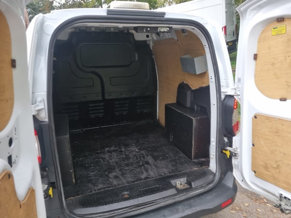 Used Ford Transit Courier 2018 for sale - 76198101: Photo 8
