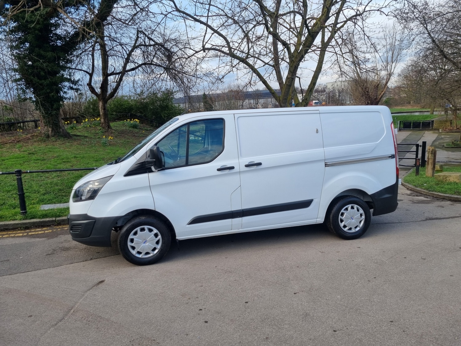 Used Ford Transit Custom 2015 for sale - 77906382: Photo 2