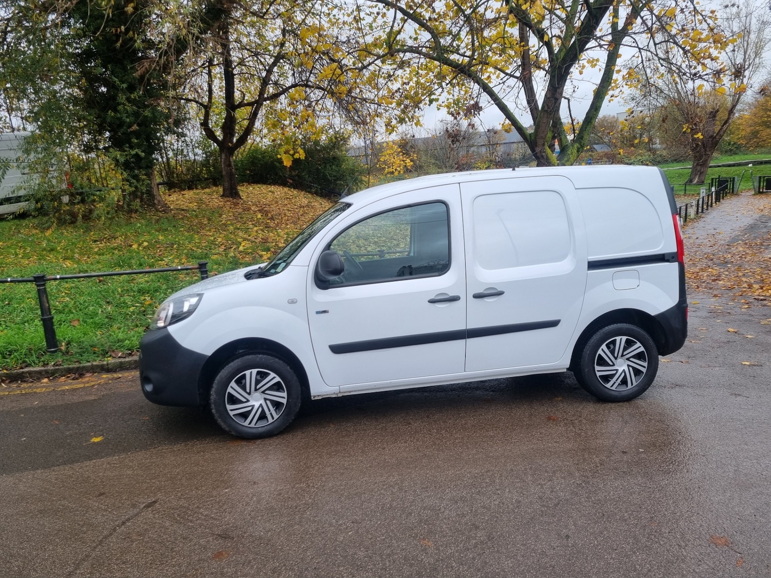 Used Renault Kangoo 2019 for sale - 76542958: Photo 2