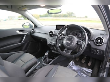 Used Audi A1 2018 for sale - 76256470: Photo 2