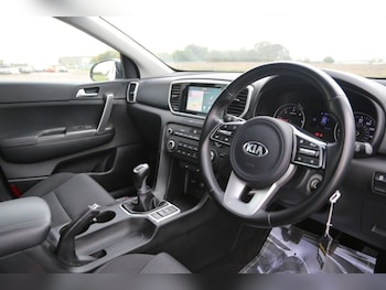 Used Kia Sportage 2018 for sale - 76163230: Photo 2