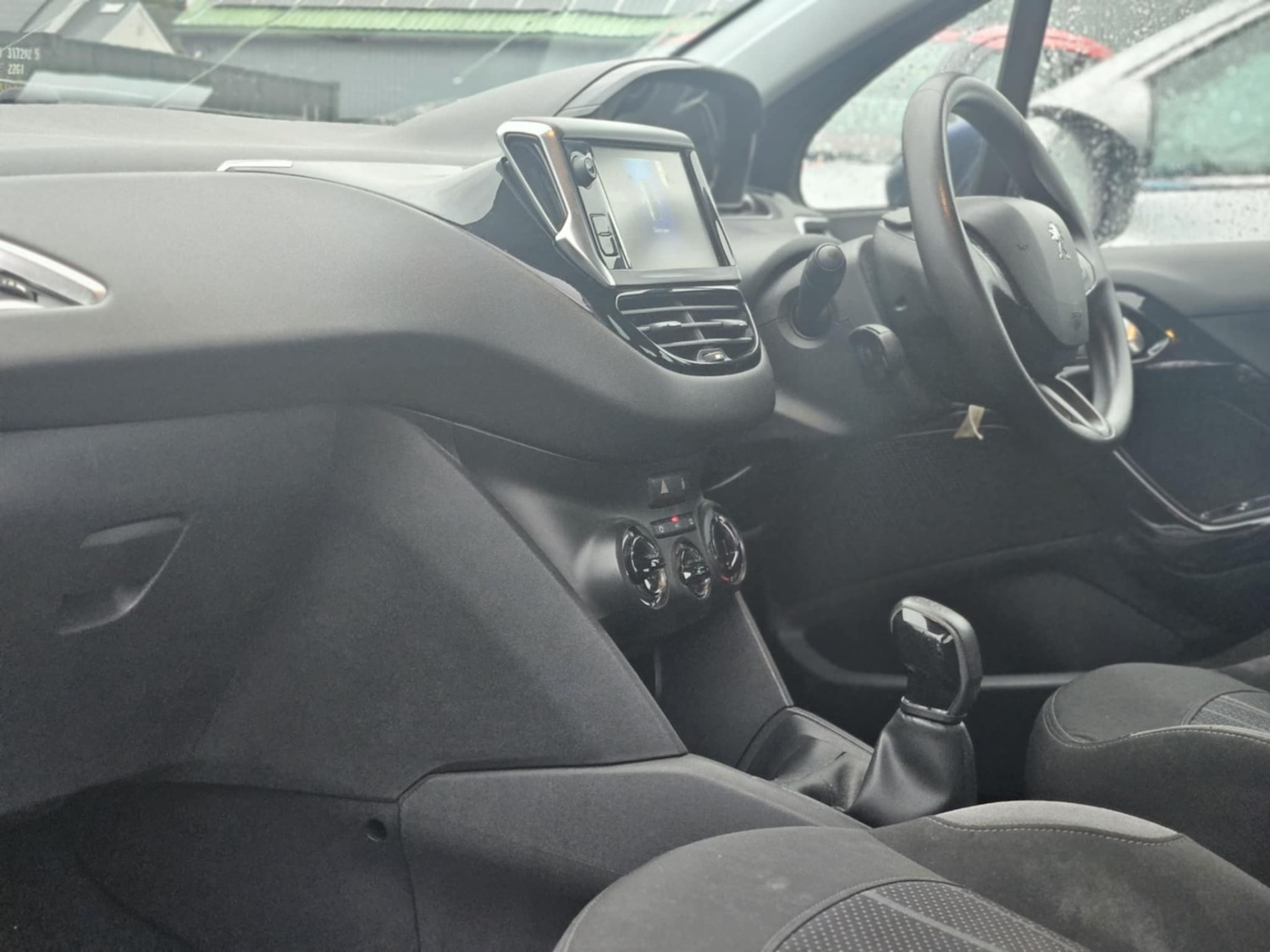 Used Peugeot 208 2013 for sale - 76149923: Photo 10