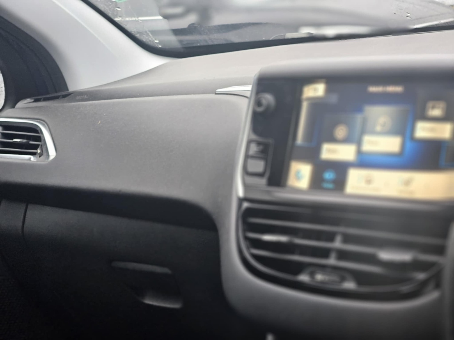 Used Peugeot 208 2013 for sale - 76149923: Photo 12