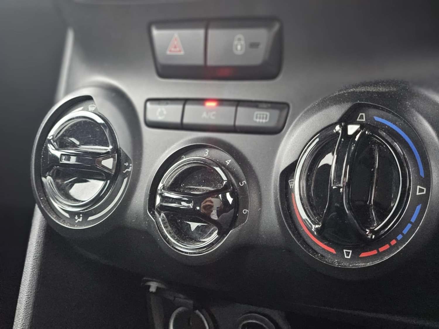 Used Peugeot 208 2013 for sale - 76149923: Photo 14