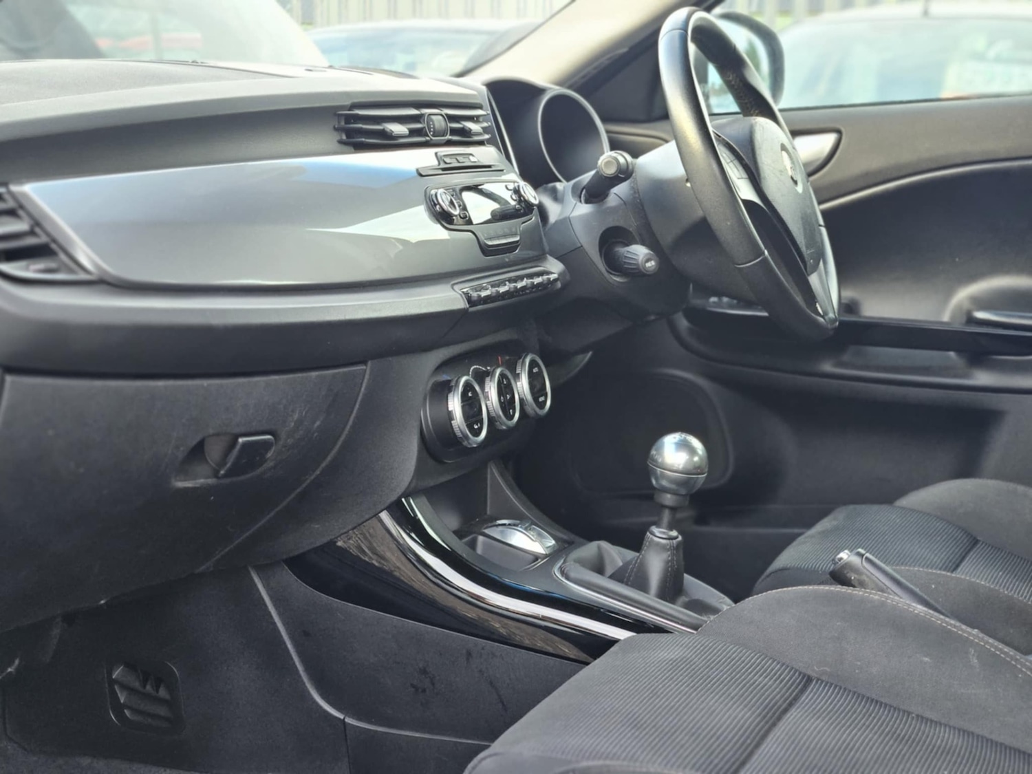 Used Alfa Romeo Giulietta 2010 for sale - 76019410: Photo 7