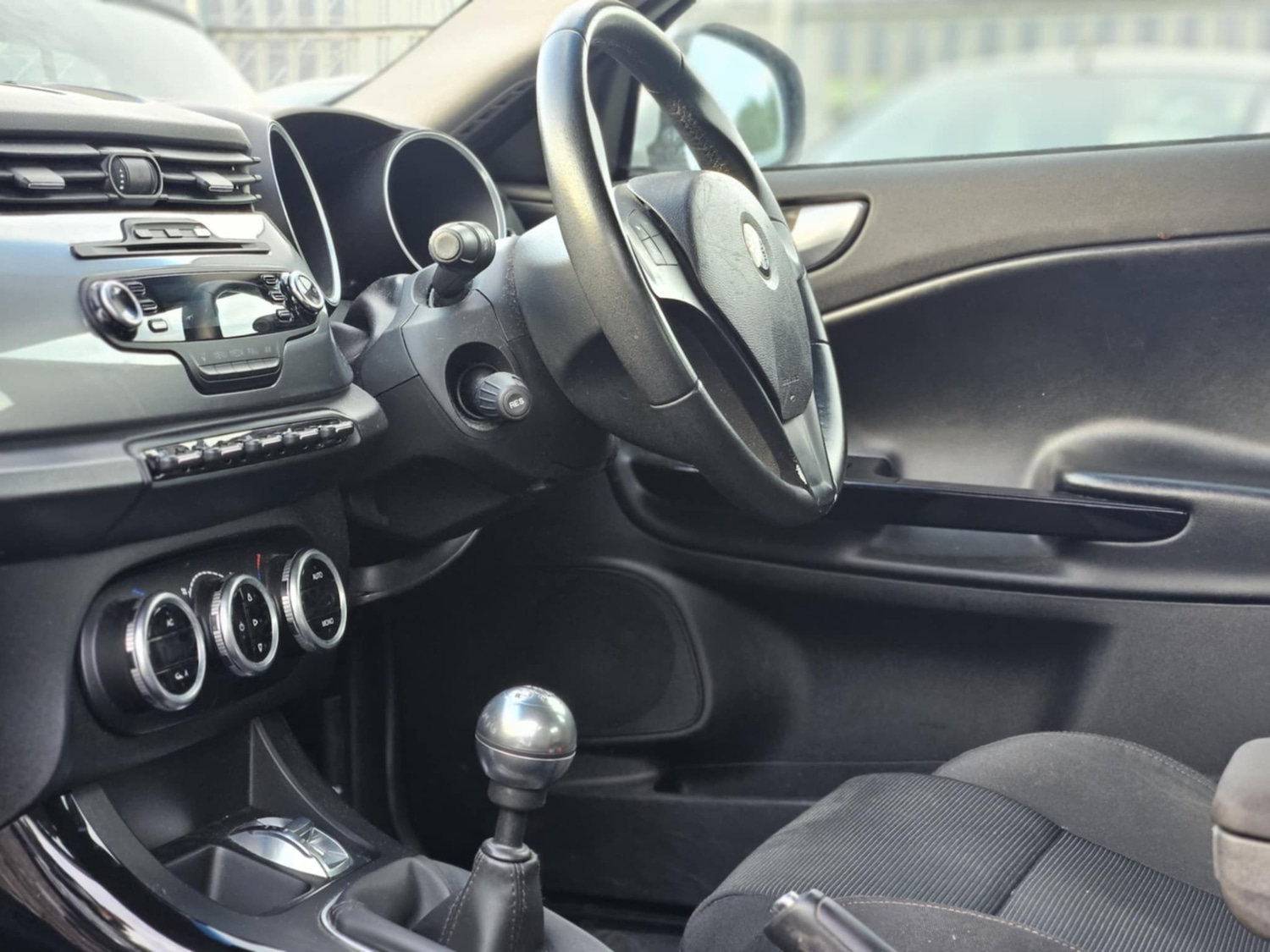Used Alfa Romeo Giulietta 2010 for sale - 76019410: Photo 8