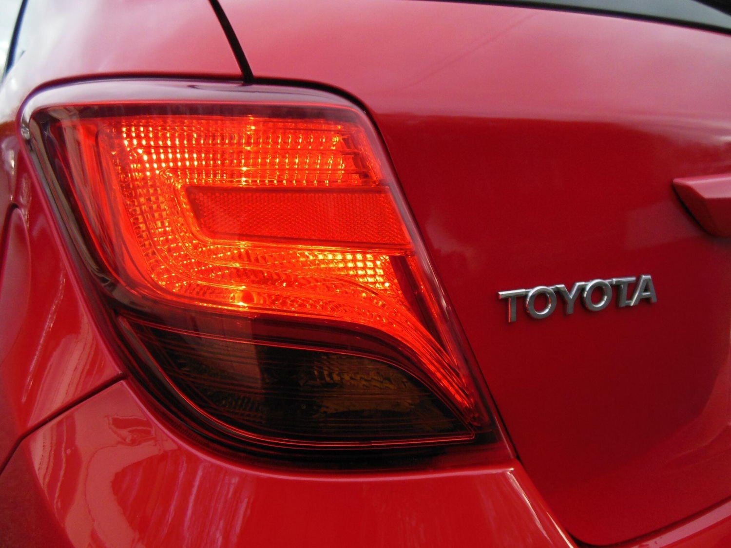 Used Toyota Yaris 2015 for sale - 77344275: Photo 15