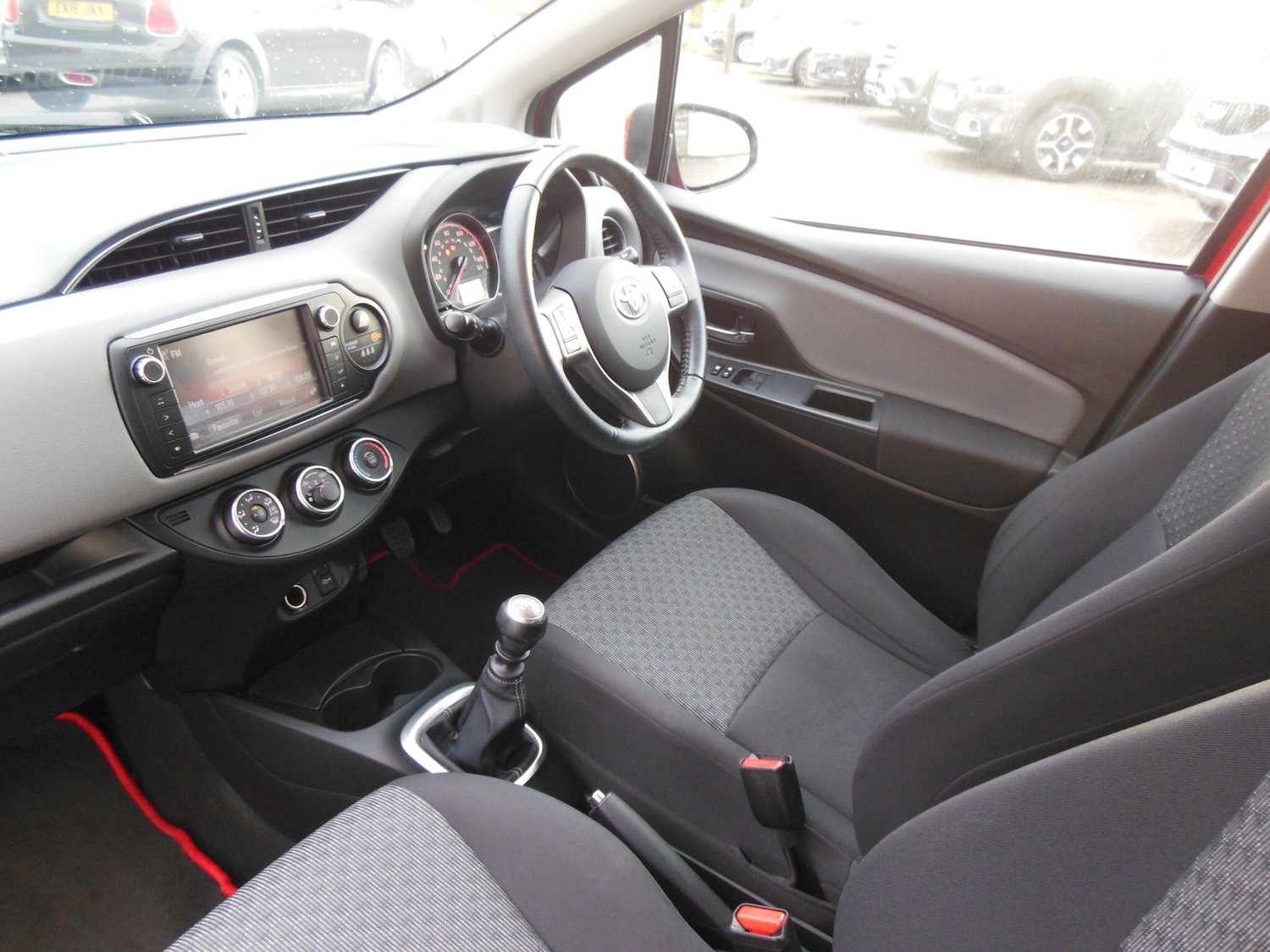 Used Toyota Yaris 2015 for sale - 77344275: Photo 25