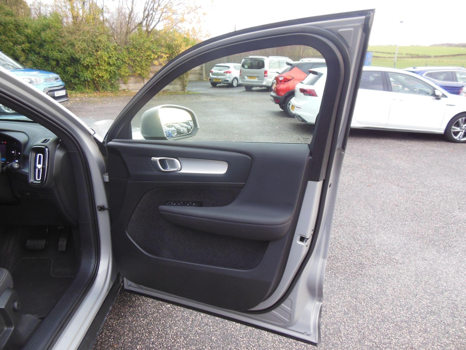 Used Volvo XC40 2023 for sale - 76832541: Photo 21