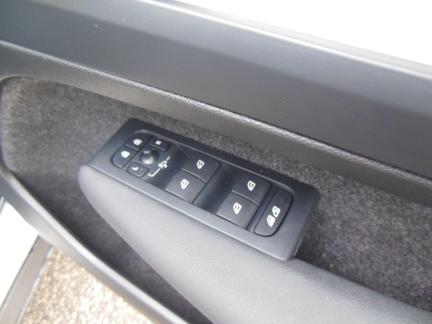 Used Volvo XC40 2023 for sale - 76832541: Photo 22