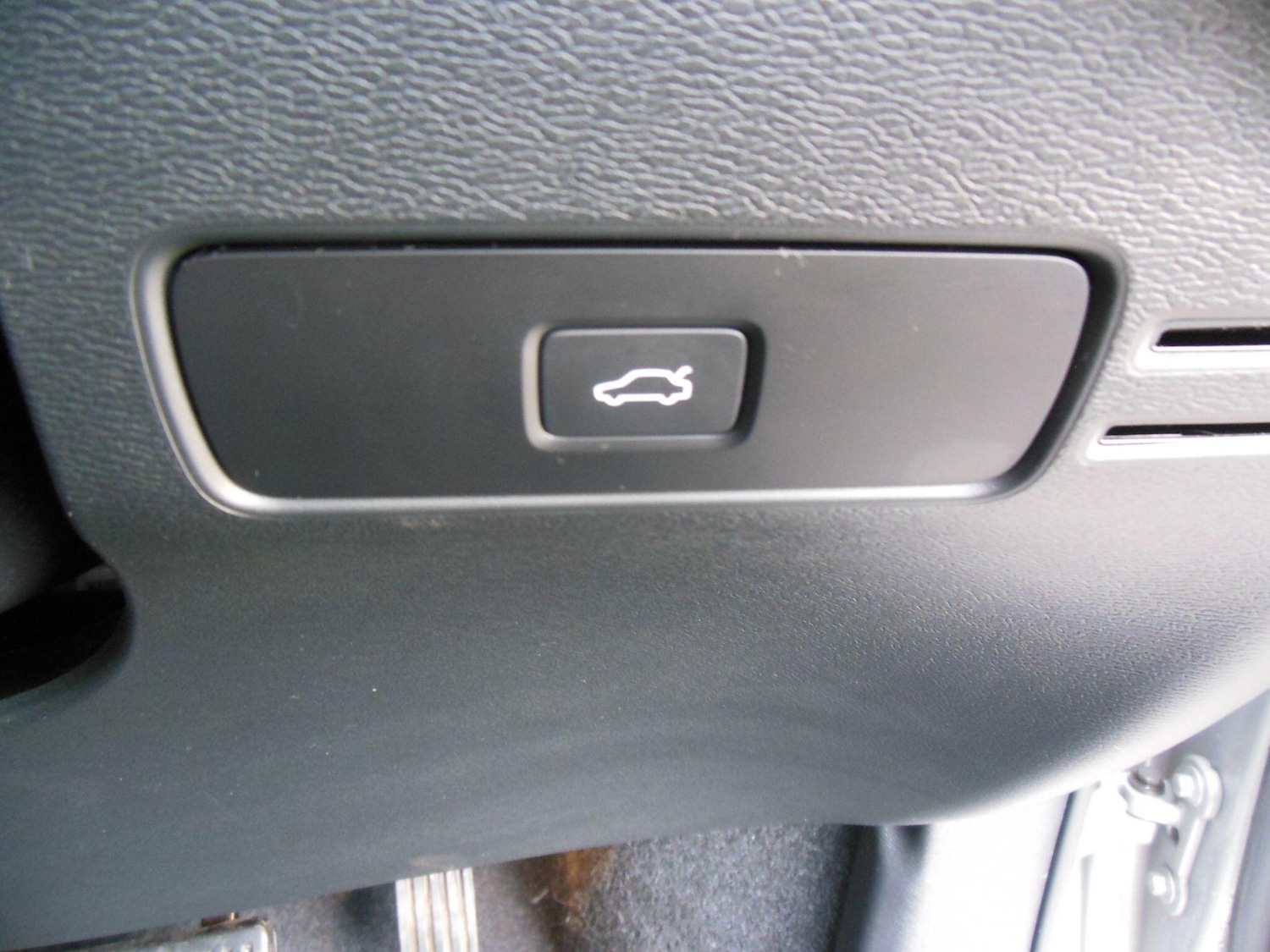 Used Volvo XC40 2023 for sale - 76832541: Photo 24