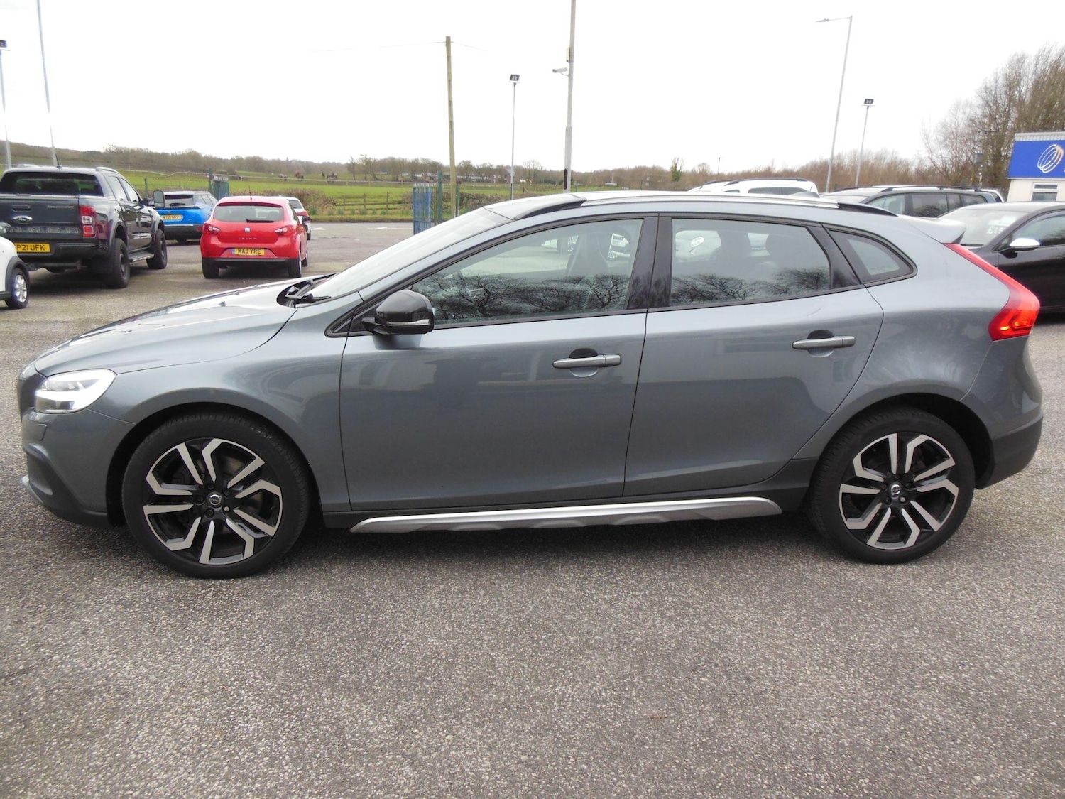 Used Volvo V40 2019 for sale - 77710149: Photo 5