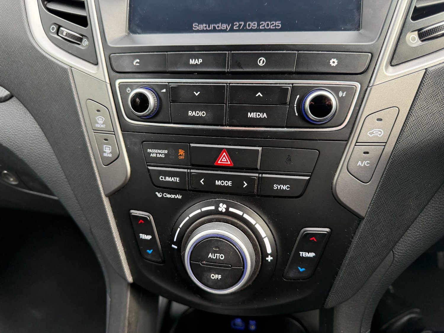 Used Hyundai Santa Fe 2017 for sale - 76094671: Photo 19